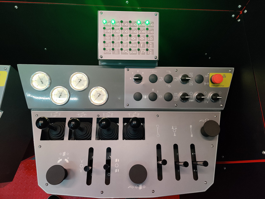 Учебный комплекс «Симулятор-тренажер буровой машины»